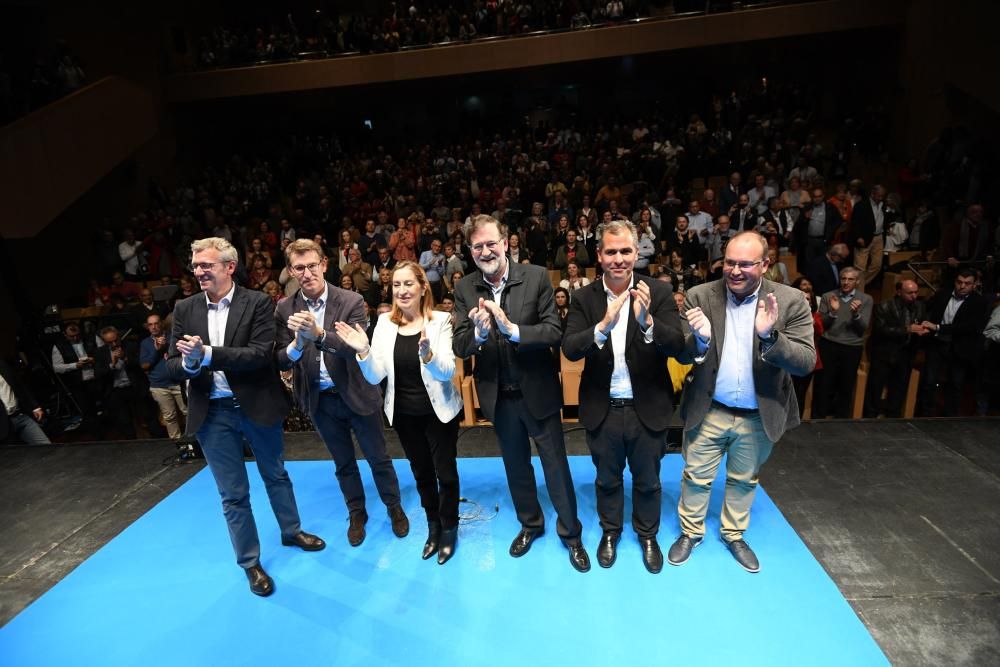 Rajoy mitineó en el teatro de Afundación en su ciudad, Pontevedra