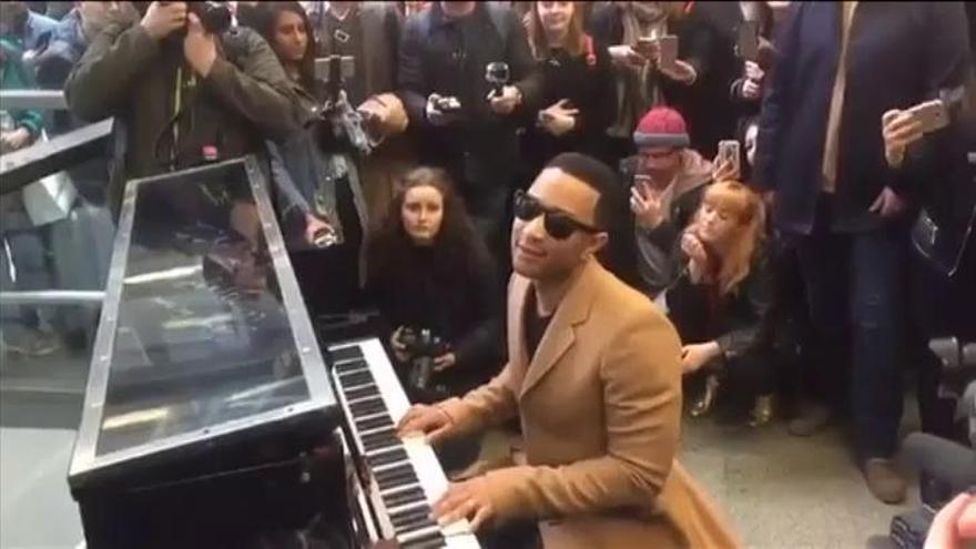 John Legend sorprende a los viajeros del metro de Londres con un concierto improvisado