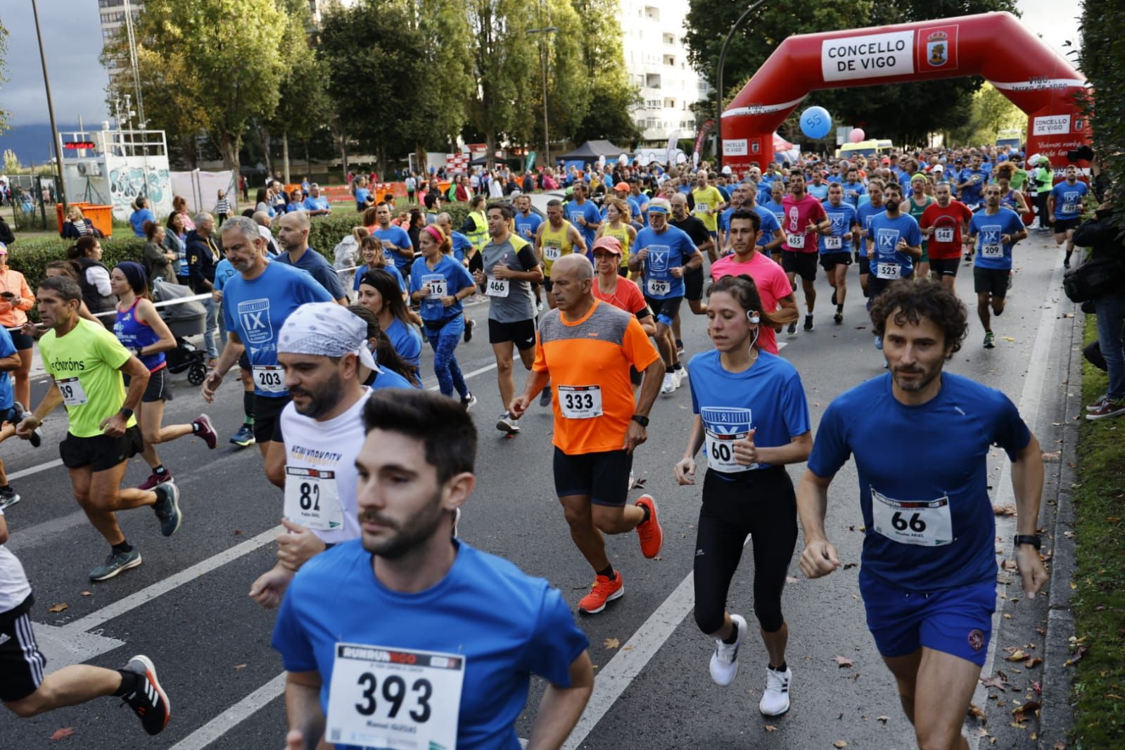 Más de 4.000 personas desafían al tiempo y corren contra el cáncer en Vigo