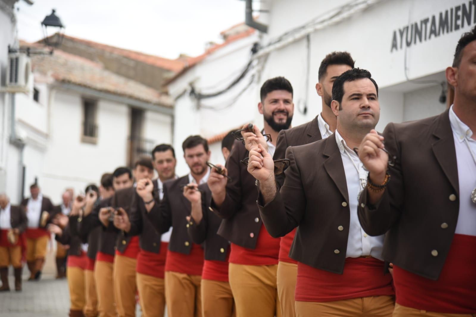 Obejo celebra su tradicional danza de las espadas en honor de San Benito