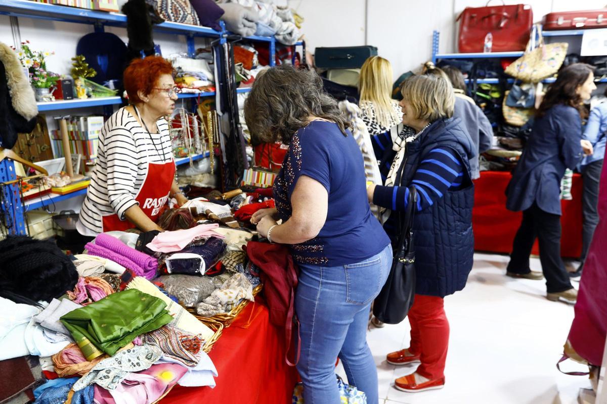 Llenazo en el primer día del Rastrillo Ozanam en el Auditorio de Zaragoza