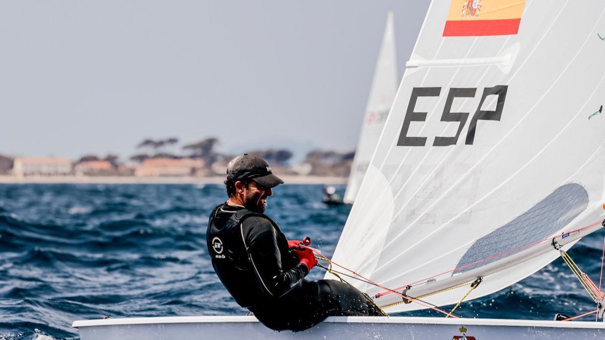 Joaquín Blanco navegando a finales de abril en Hyeres