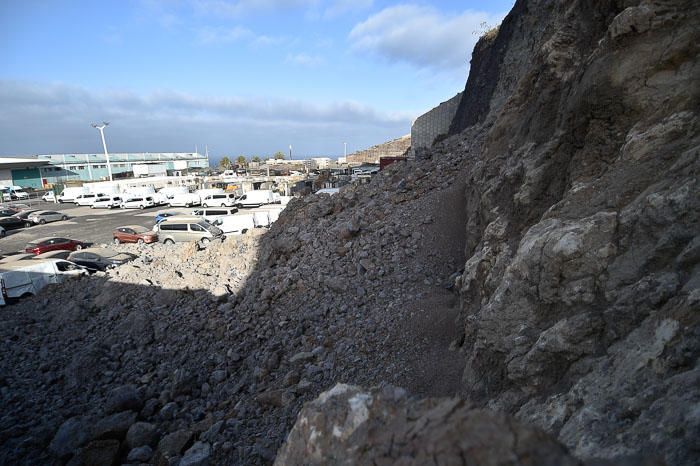 DESPRENDIMIENTO EN LA ZONA INDUSTRIAL DE EL TIVOLI