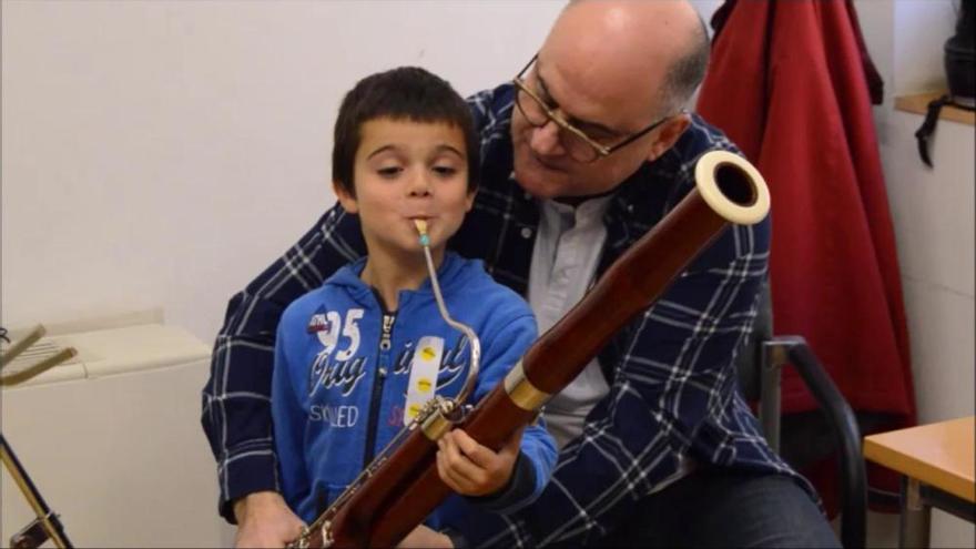 El Conservatori de Manresa apropa els nens al fascinant món dels instruments