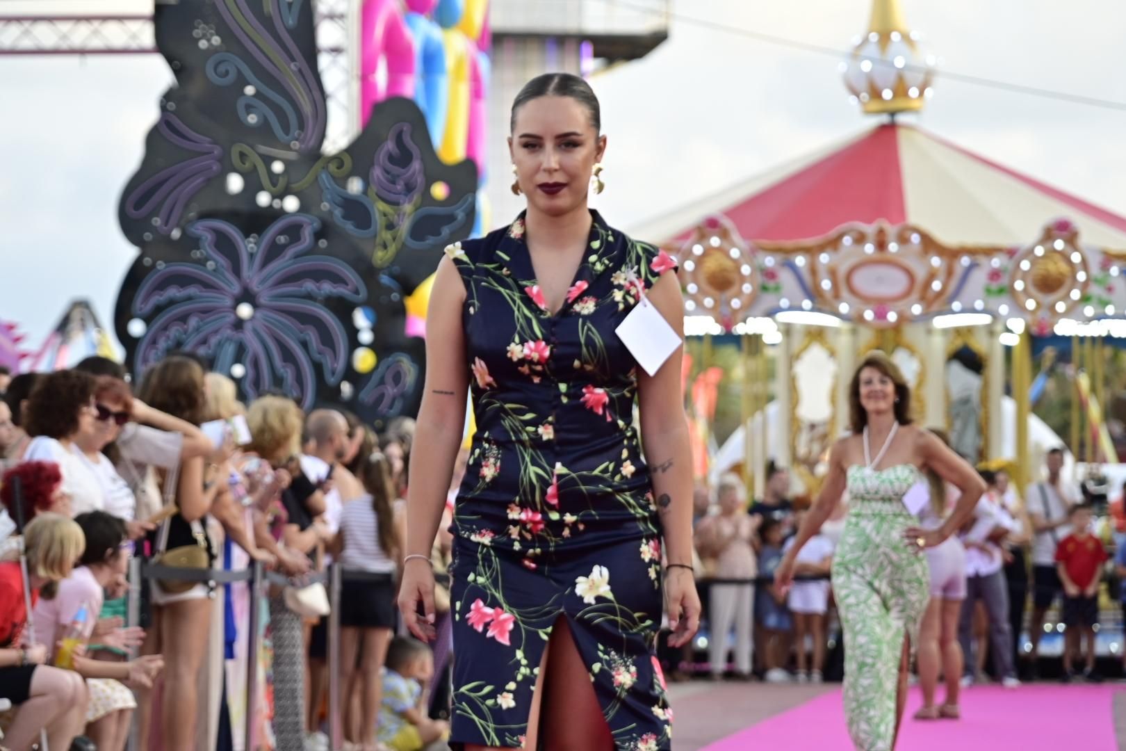El Moll de Costa se viste de moda con el desfile solidario de Cáritas