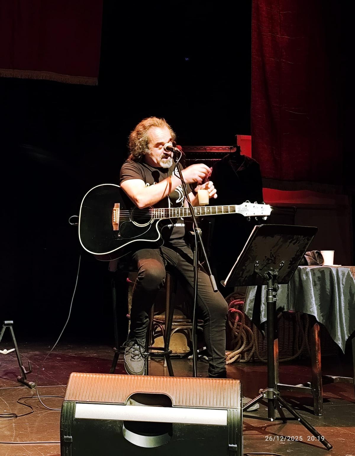 Daniel Higiénico, metiéndose un Frenadol para cuidarse en salud