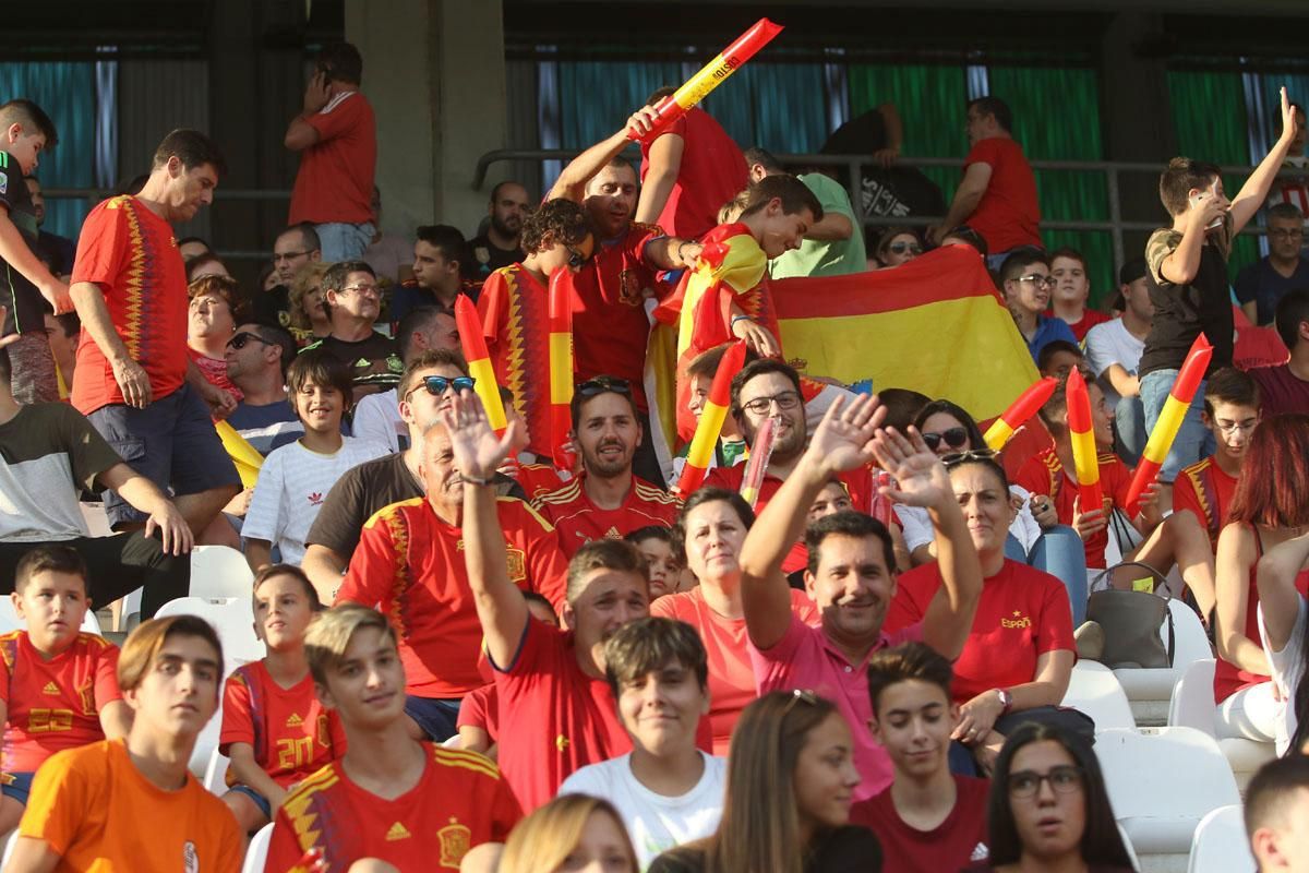 Aficionados en el encuentro de ‘La Rojita’