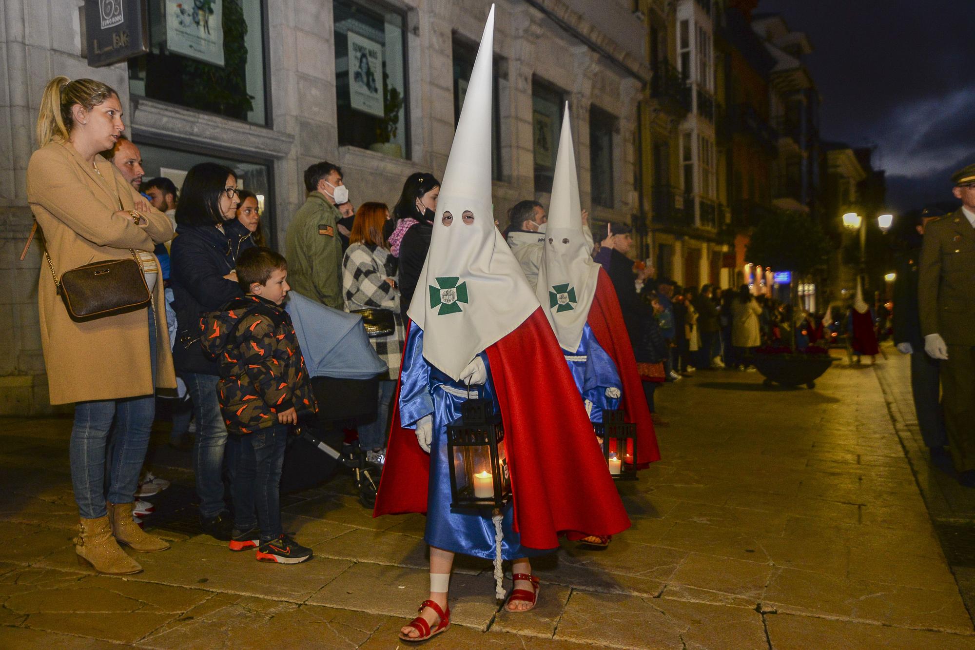 EN IMÁGENES: Los sanjuaninos protagonizan la procesión de la Tercera Palabra en Avilés