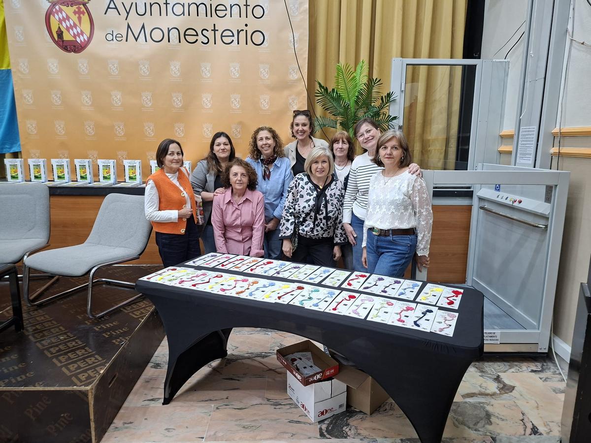 Miembros del taller Cadenetas y Letras de la biblioteca