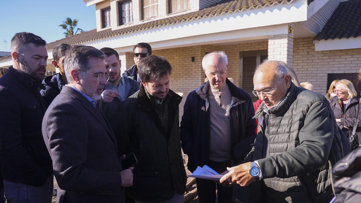 El Director General de Costas se reúne con los afectados del temporal Harry en Sagunt