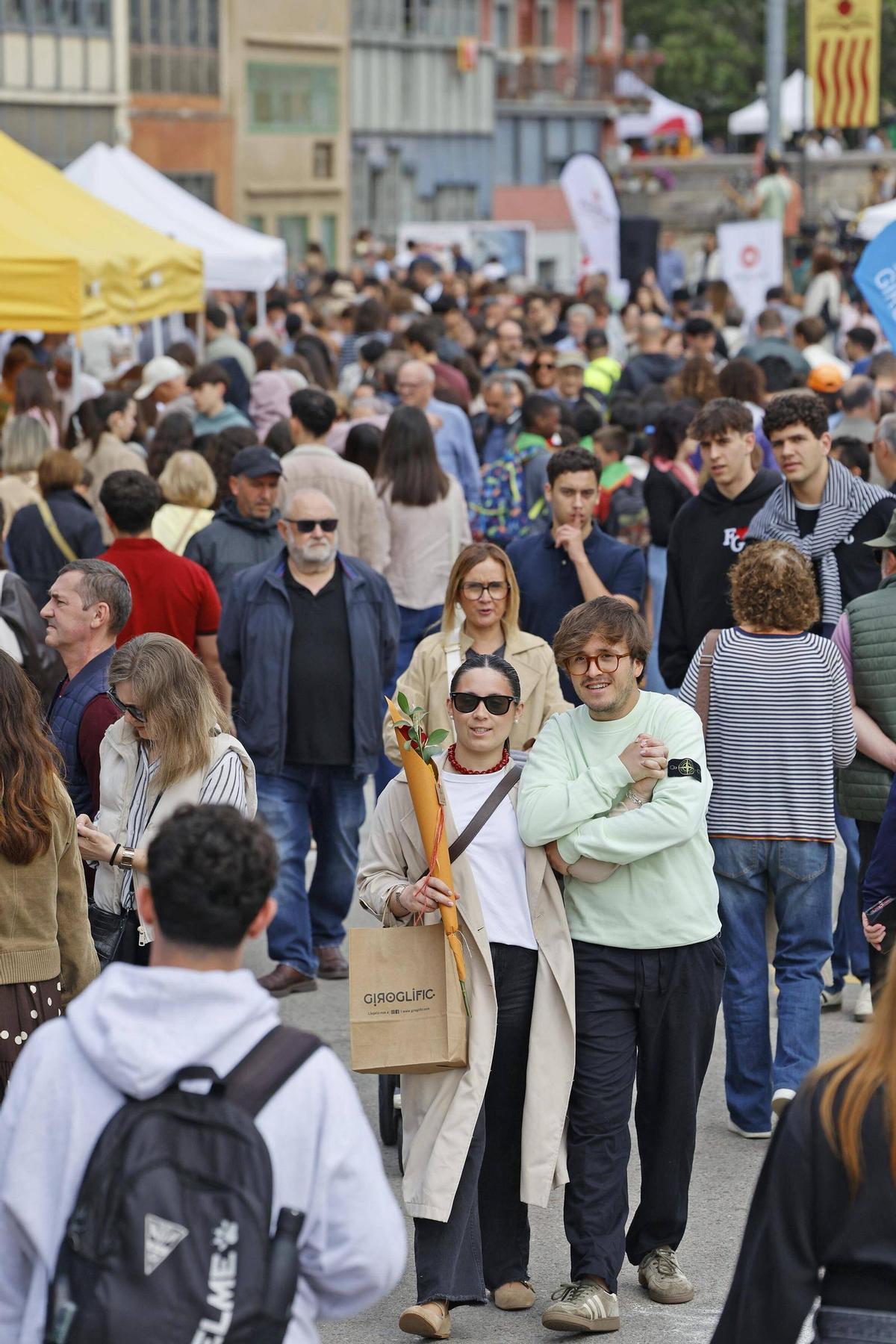 Les imatges de la diada de Sant Jordi a Girona