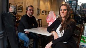 La ’cantaora’ Argentina interpreta la cançó ’Acordándome de Chano’ en acústic per a EL PERIÓDICO