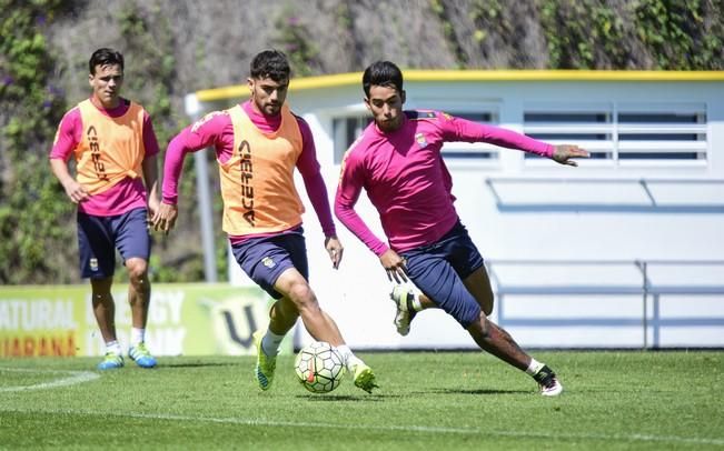 Entrenamiento de la UD Las Palmas en Barranco ...