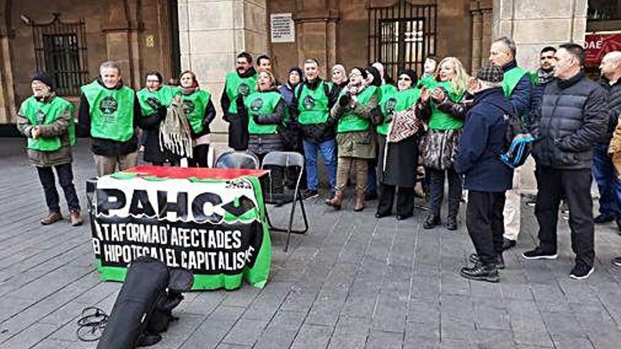 La PAHC va denunciar el cas ahir a la plaça Major, davant l&#039;ajuntament