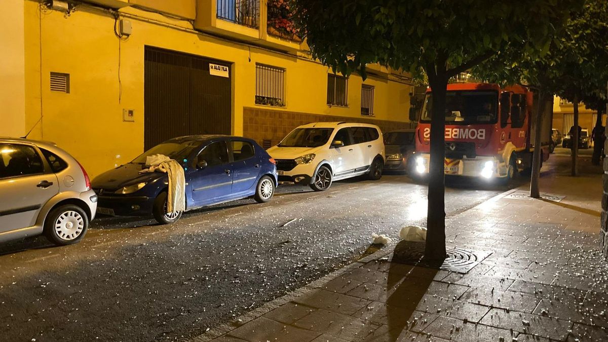 La calle Madre de Dios de Lucena, donde se ha producido la explosión de gas.