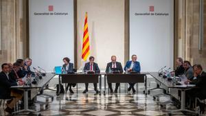 Reunión de Salvador Illa, junto a Alícia Romero, Albert Dalmau y Miquel Sàmper con los agentes sociales y económicos para abordar el nuevo modelo de financiación en Catalunya.