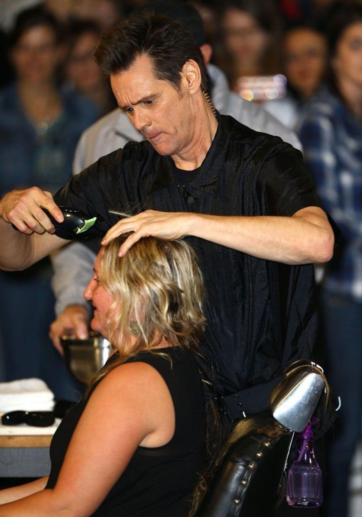 Jim Carrey de peluquero