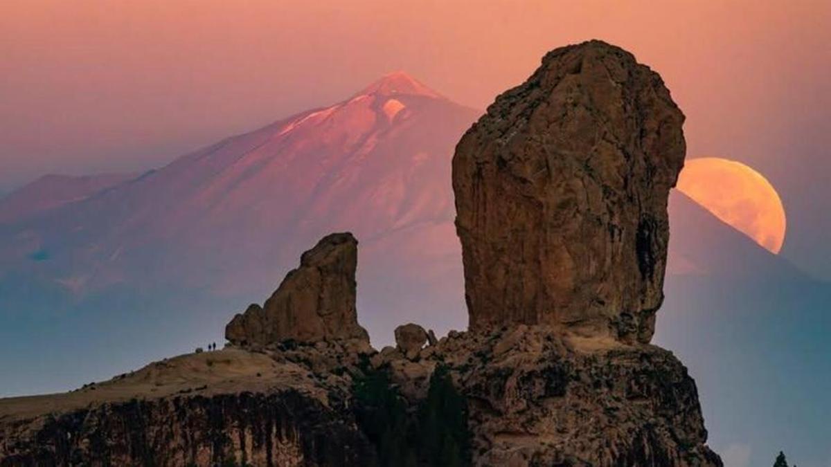 El Roque Nublo y el Teide, los dos símbolos naturales de Gran Canarias y Tenerife.