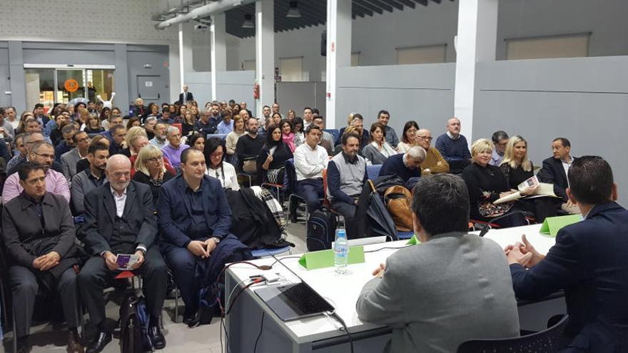 Imagen del acto que se celebra en la sala Ágora