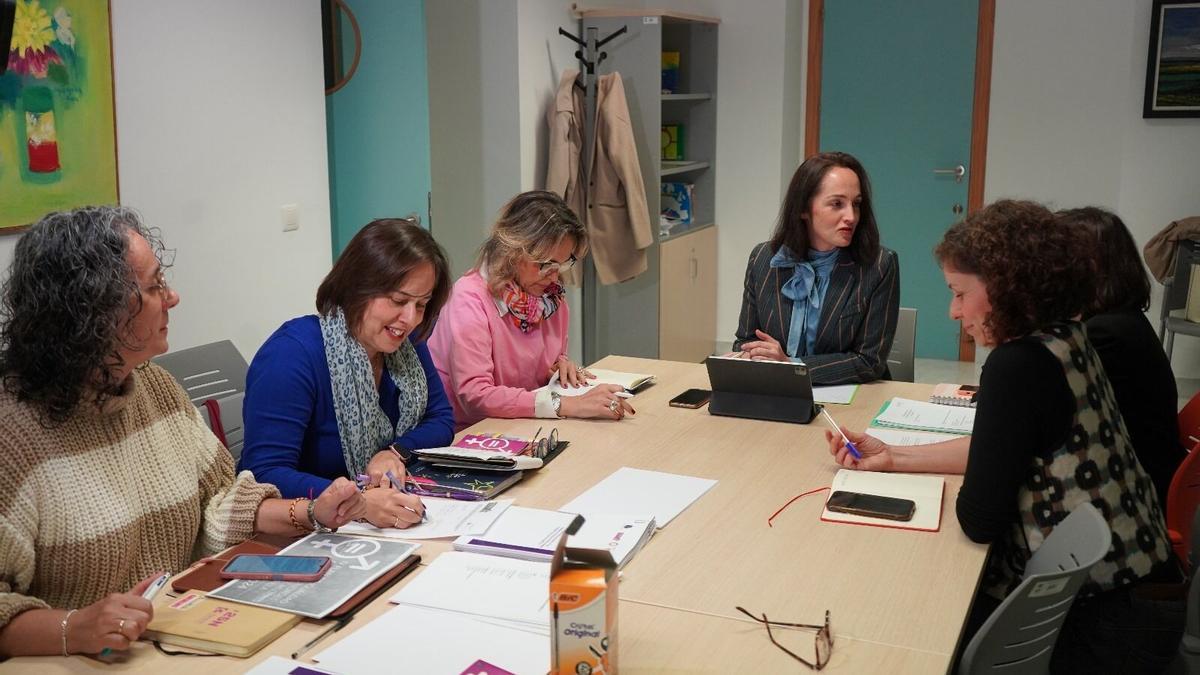 Reunión para elaborar el nuevo Plan de Igualdad de Montilla, presidida por Lidia Bujalance.