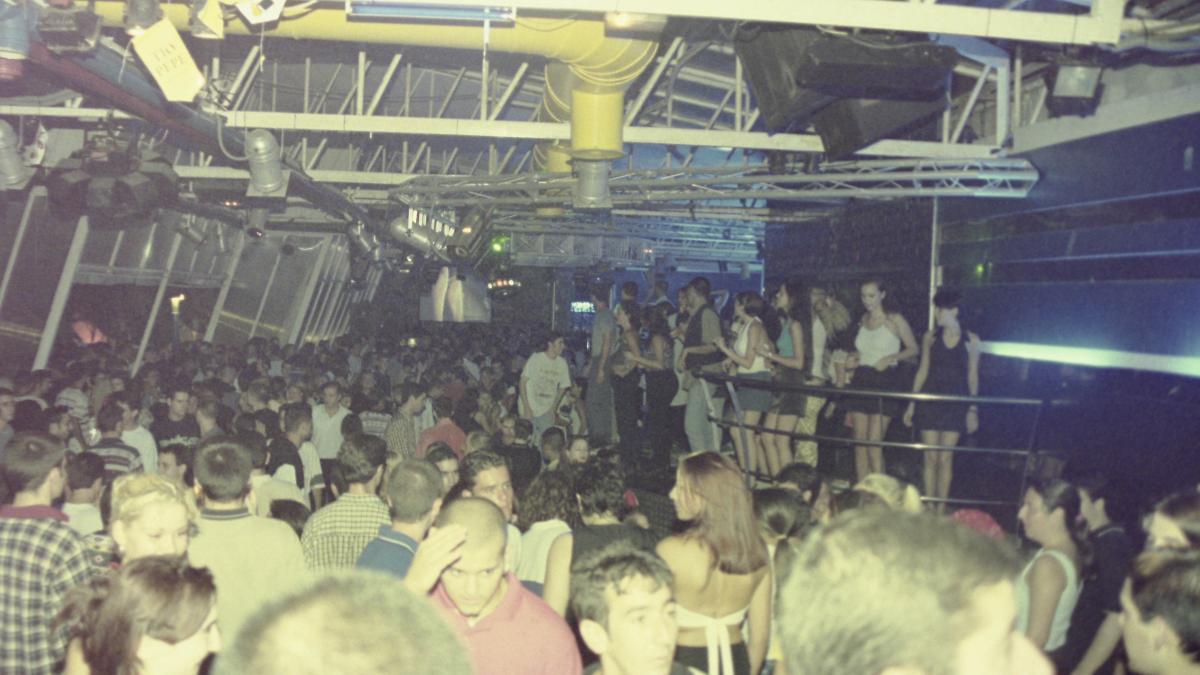 Discoteca Bananas en los 90. ¿Conoces a alguien?