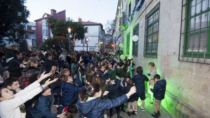 Encendido del alumbrado navideño del colegio.