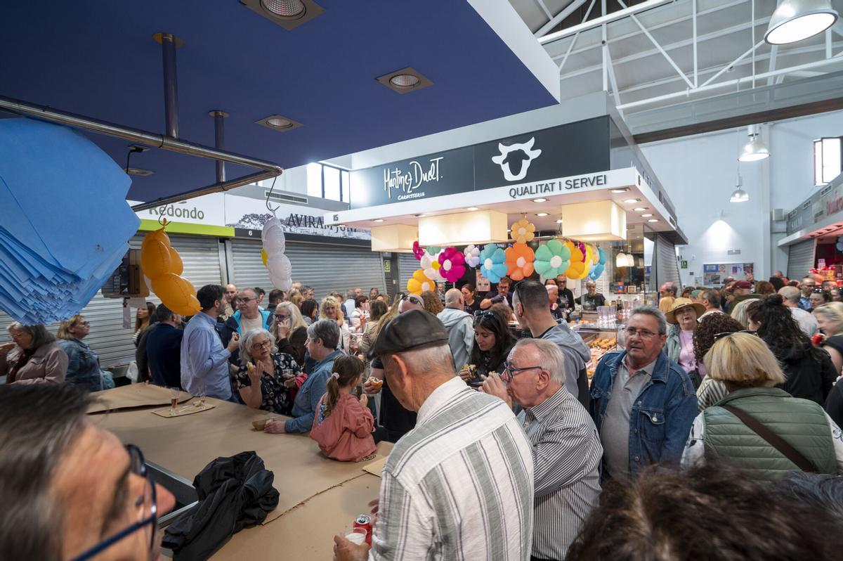 Primer tardeo en el Mercat Sagarra de Santa Coloma de Gramanet. Los organizadores confirman que habrá segunda edición. Ya están evaluando cuándo será la siguiente fecha.