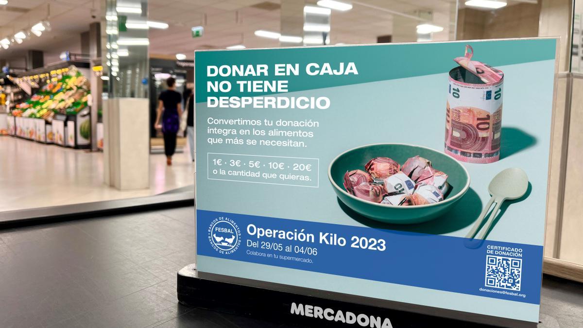 Cartelería en tienda de la Operación Kilo 2023, en la que participa Mercadona.