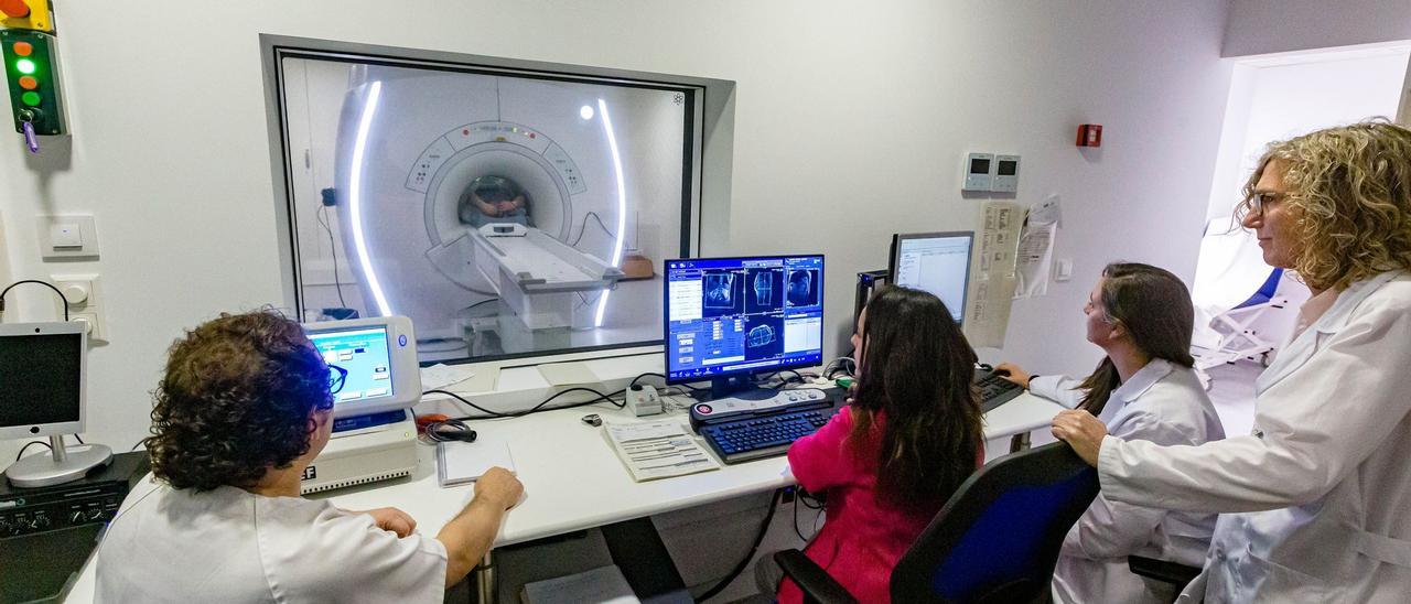 Uno de los últimos equipos de resonancia magnética que se han instalado, en el Hospital de la Marina Baixa.