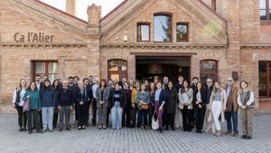 Foto de grup dels premiats de la cinquena edició dels ajuts La ciutat proactiva