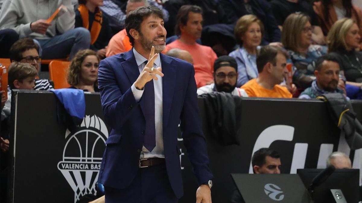 Mumbrú, durante el partido de Euroliga entre el Valencia Basket y el Fenerbahçe