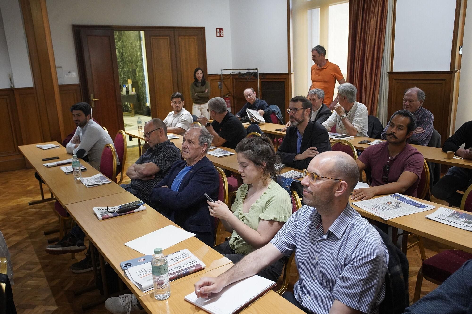 Girona cambra comerç jornada del diari «Temps de decidir: renovables, nuclears i el repte d’una energia sense sobresalts» Miquel Bosch, Director de negoci de Bassols Energia, Olot Prof. Alexandre Deltell, Universitat de Girona, enginyer de Fluids, Energia i Medi Ambient. Sra. Anna Camp, Directora de l’Institut Català d’Energia de Catalunya, Generalitat de Catalunya
