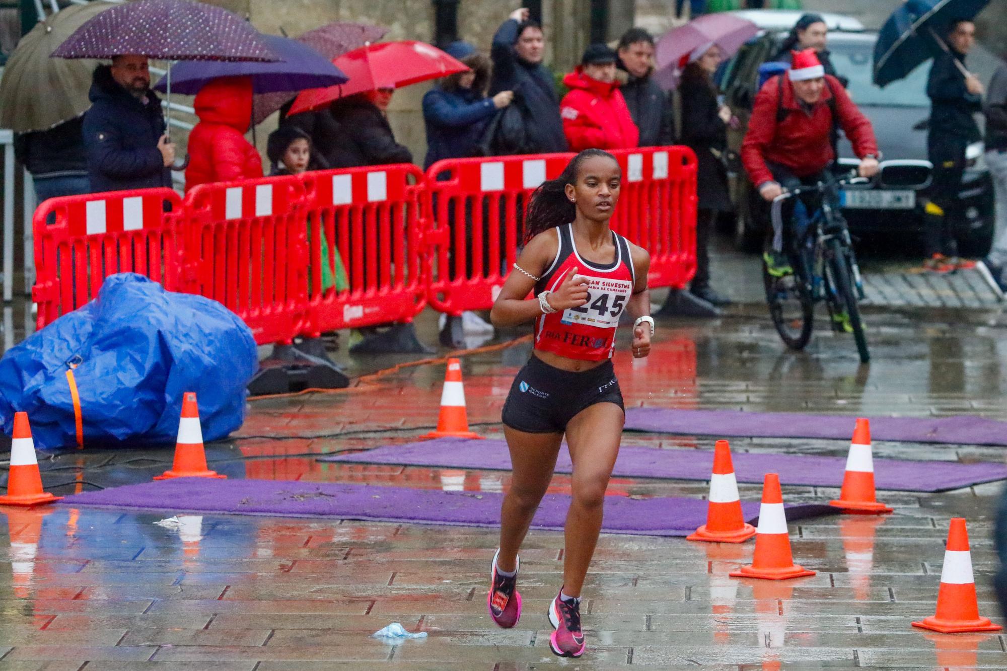 Más de 200 valientes hacen posible la recuperación de la San Silvestre de Cambados