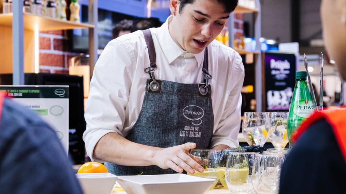 Establecimiento en plena transición del desayuno al aperitivo.