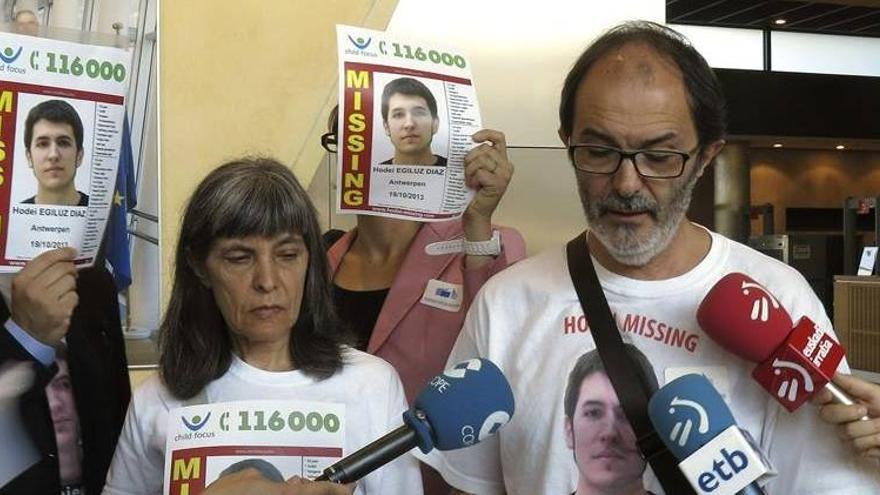 Los padres del joven vasco desaparecido piden a CE más apoyo en su búsqueda