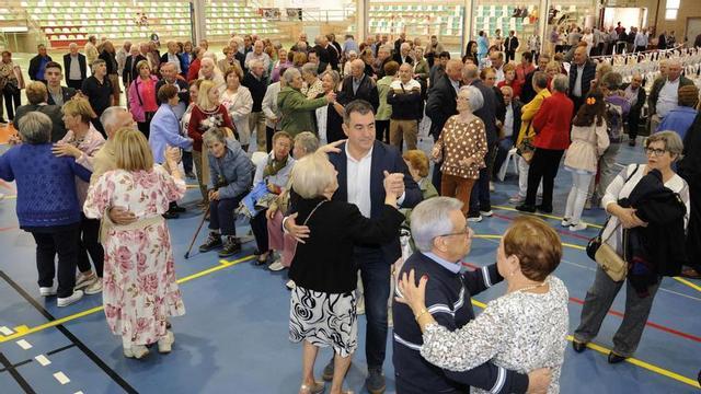 El programa de actividades incluyó una sesión de baile.