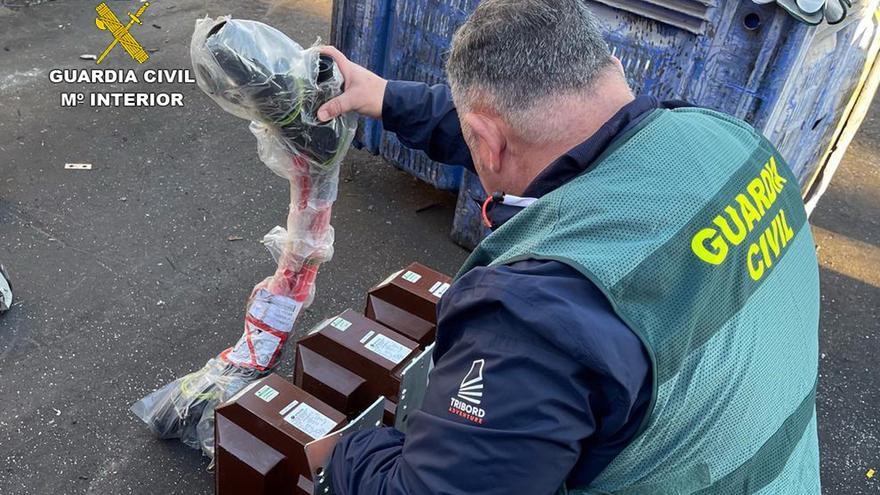 Imagen de los efectos recuperados por la Guardia Civil