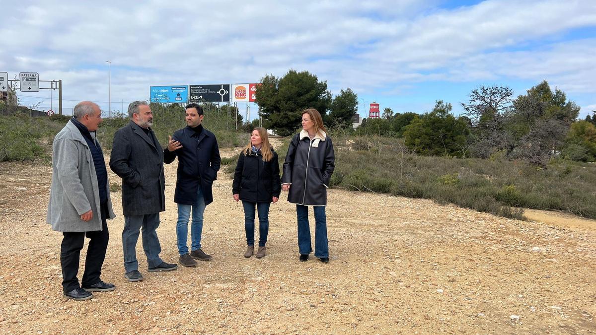Visita del equipo de gobierno a los terrenos cedidos a la Generalitat Valenciana para albergar el nuevo hospital.