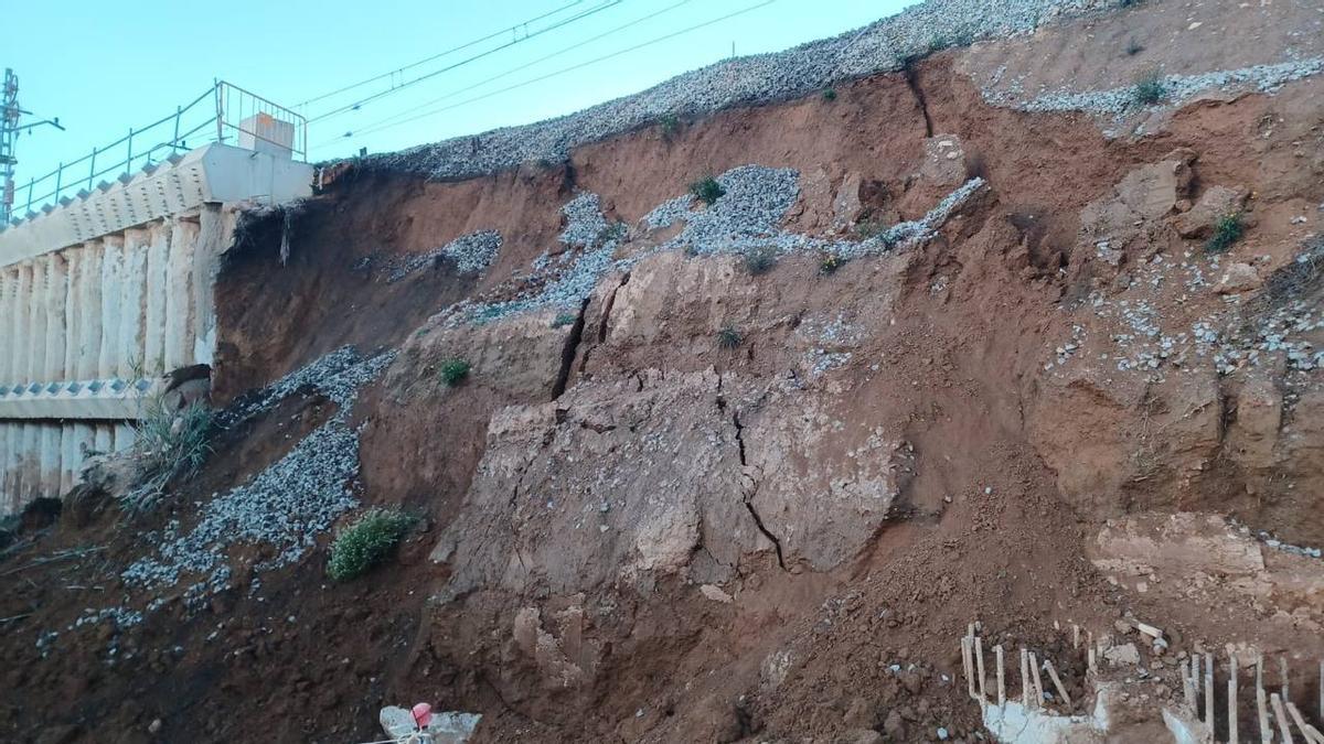 Part d'un terraplè després en unes obres de soterrament de la línia R4 de Rodalies a Sant Feliu de Llobregat