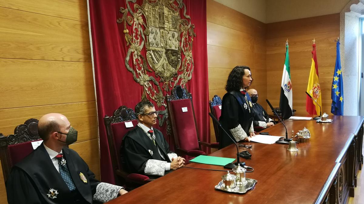 La presidenta del TSJEx, María Félix Tena, durante el acto de apertura del año judicial, ayer, en Cáceres.