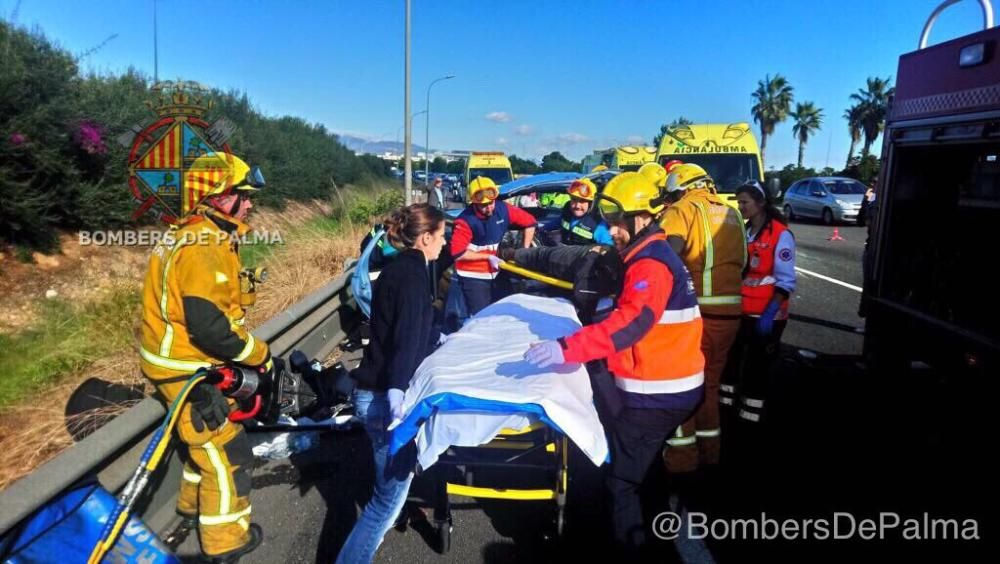 Tres heridos en un accidente de tráfico en la autopista de Inca