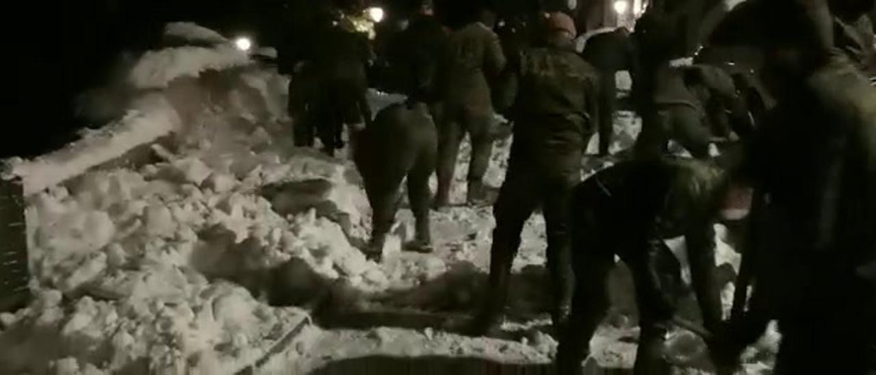Militares de la BRI X de Córdoba ayudan en Toledo a frenar los efectos de la gran nevada