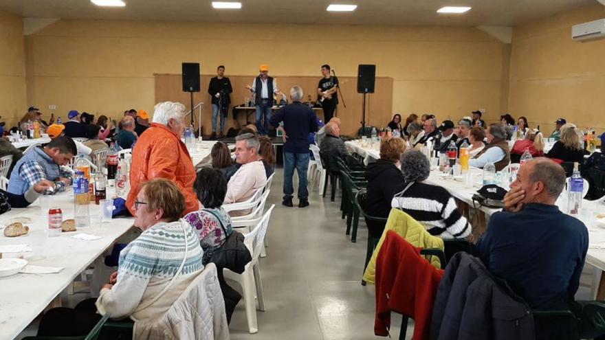 El club de cazadores San MIguel de Milles de la Polvorosa celebra San Isidro con los vecinos
