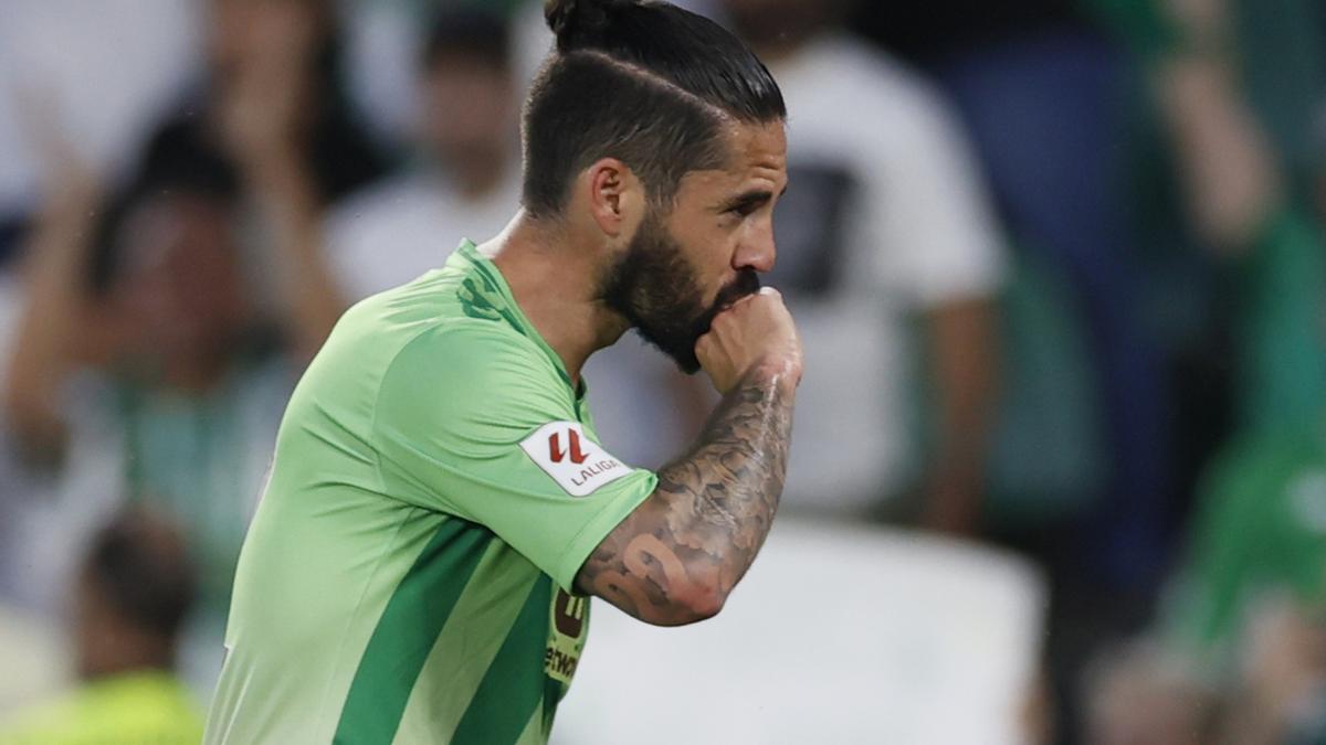 El centrocampista del Betis Isco Alarcón celebra el segundo gol de su equipo