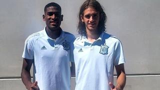 La pareja de centrales de futuro de la Sub-19 y del Valencia