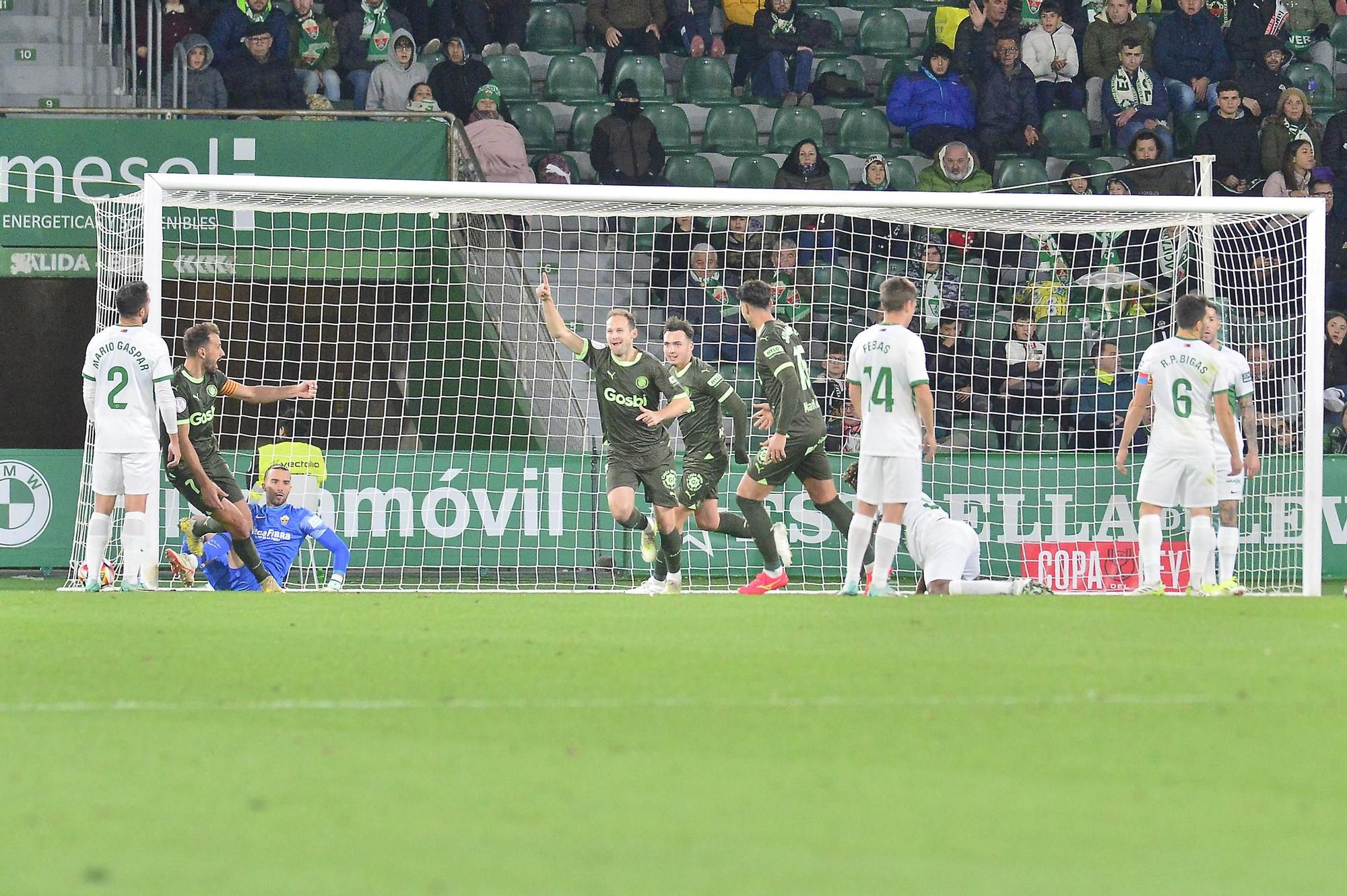 Dos fogonazos del Girona acaban con el ímpetu del Elche