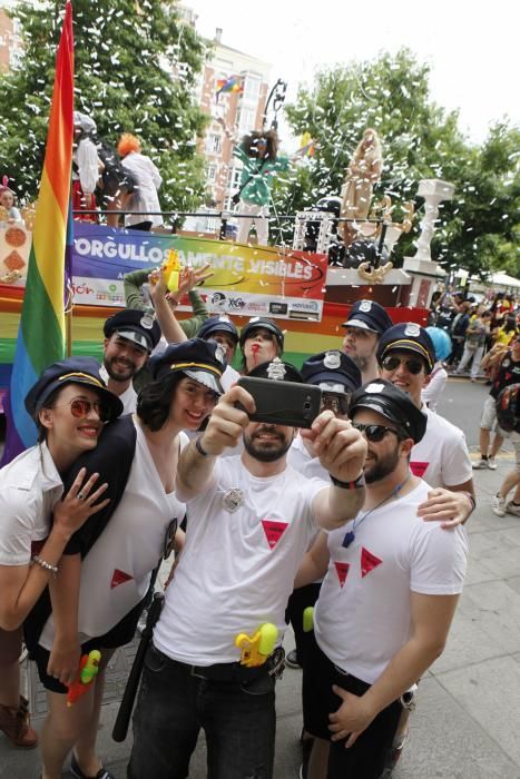 Desfile del orgullo LGTB por las calles gijonesas