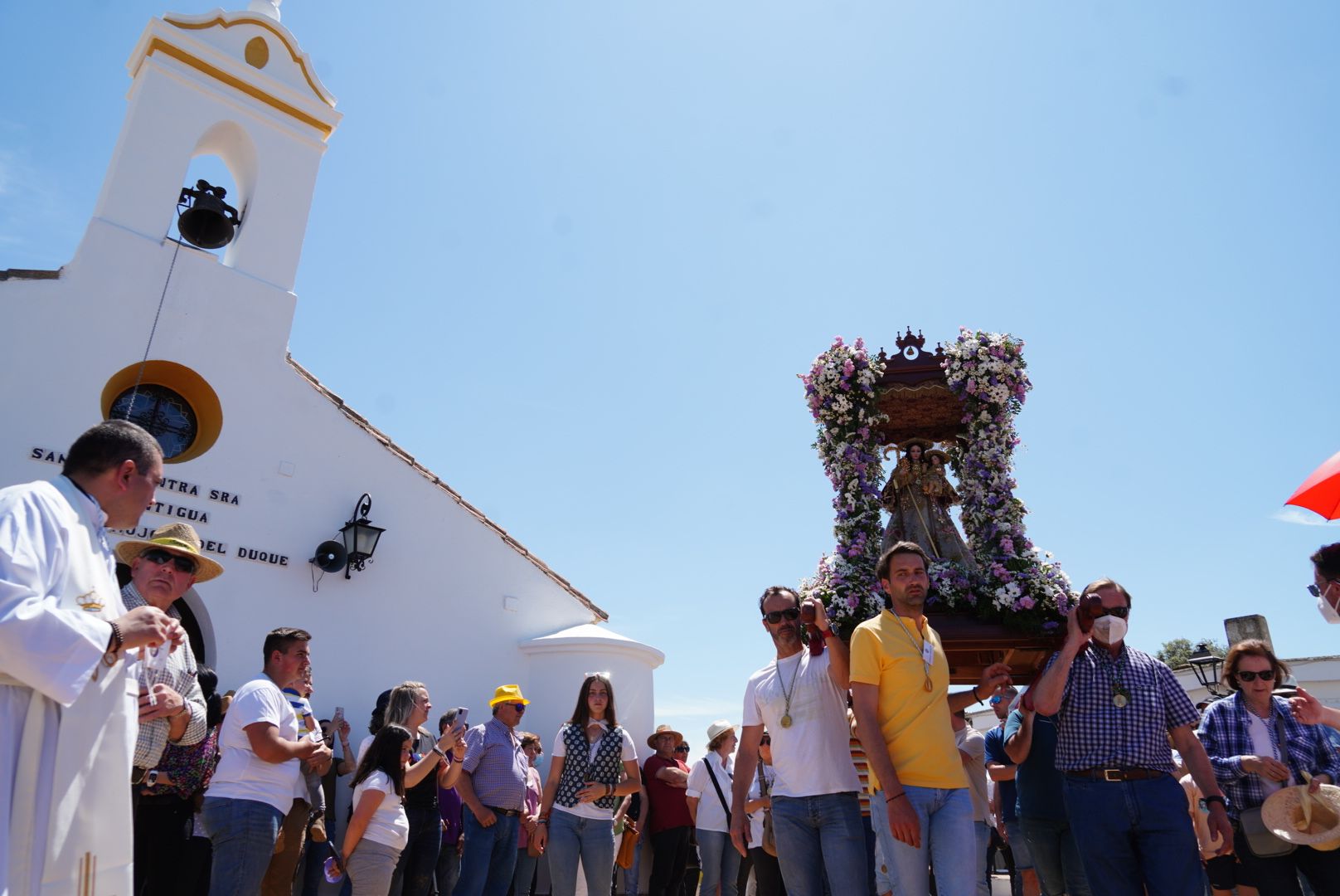 La Virgen de la Antigua regresa a Hinojosa del Duque rodeada de romeros