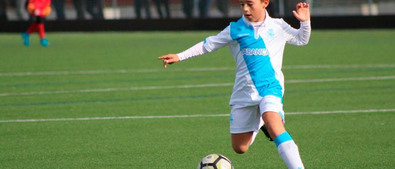 Ioan Mare en un partido de esta temporada con el Deportivo alevín.