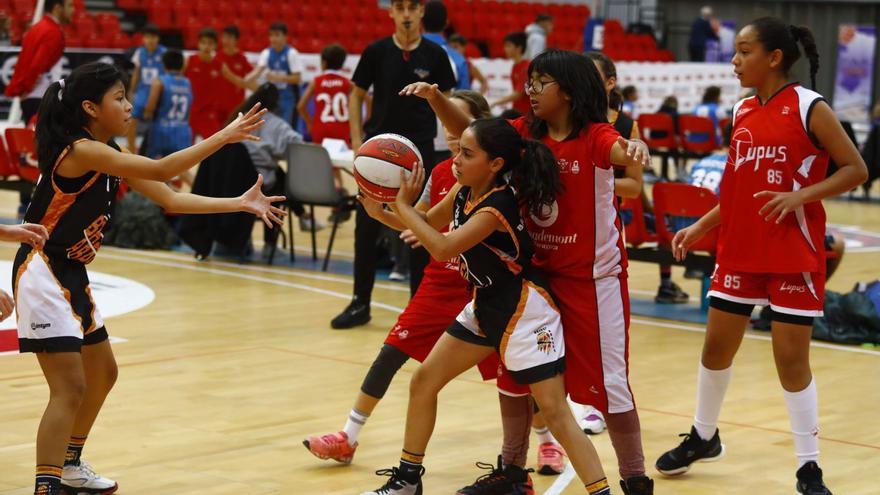 Imagen de un partido de minibasket femenino disputado en el Príncipe Felipe. | JAIME GALINDO